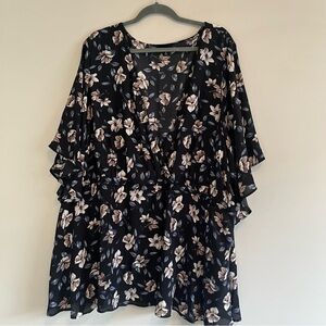 torrid 6 Black Floral V-Neck Ruffle Sleeve Tunic